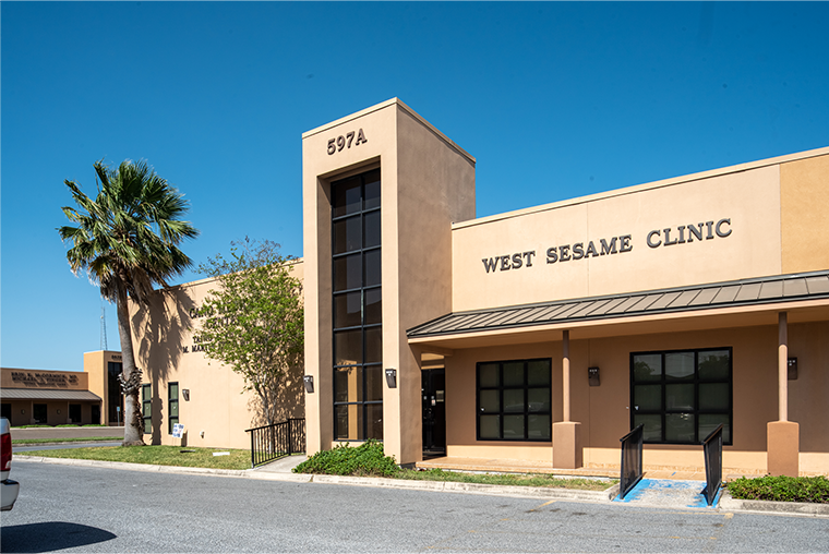 Harlingen Medical center / Clinic Kuye Medical Group - West Sesame Clini 597A exterior